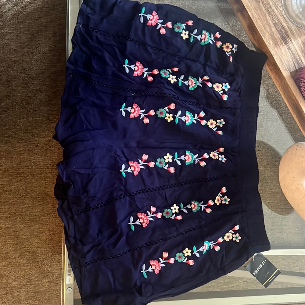 Navy short woven